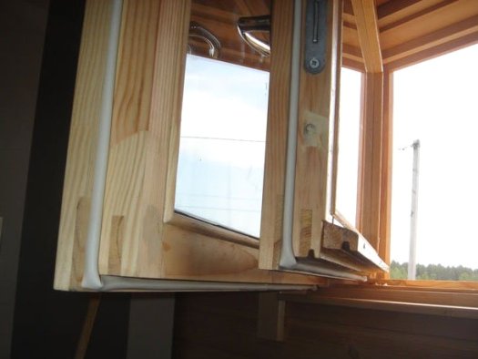 Hogyan és hogyan lehet saját kezűleg szigetelni a fa- és műanyag ablakokat télire?
