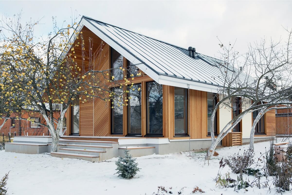 Egy keretes ház télen