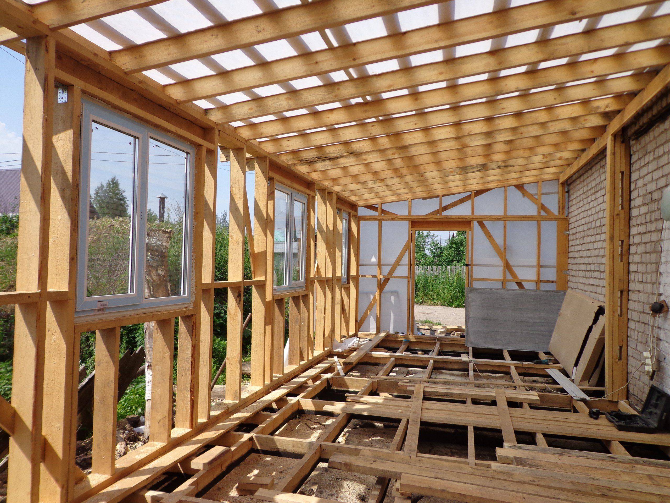 Önálló építése egy hasított veranda a házhoz: Teljes eljárás