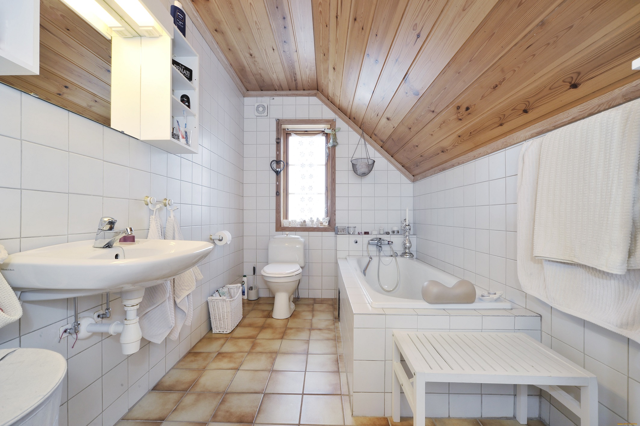 A fürdőszoba padlóburkolati lehetőségei egy favázas házban