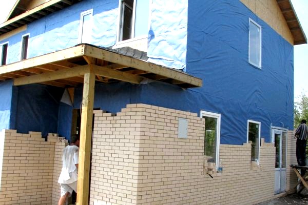 Téglaburkolat faépítésű házhoz: lépésről lépésre utasítások