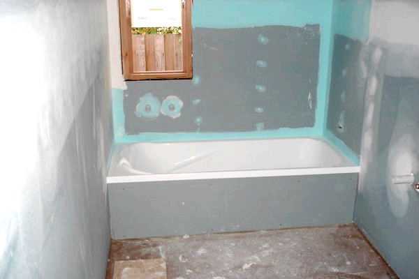 A fürdőszoba burkolása nedvességálló gipszkartonnal