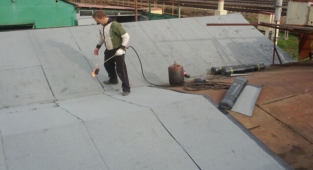 Hogyan fedjük le a garázs tetejét a ruberoiddal megfelelően saját kezűleg - lépésről lépésre utasítások