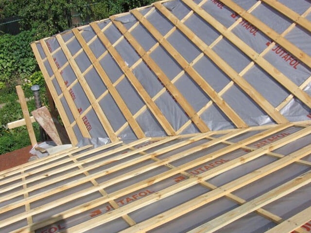 Hogyan kell telepíteni hullámlemez a tetőn - lépésről lépésre útmutató