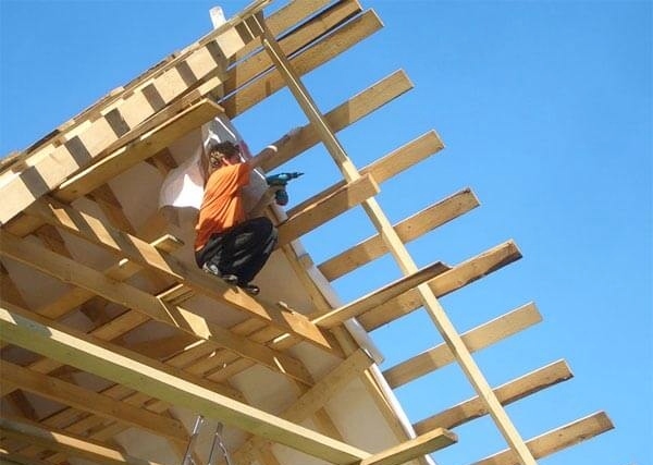 Tetőszarufák: szarufarendszerek típusai, építési és beépítési szabályok
