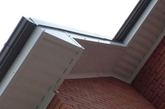 Hogyan készítsünk egy aljzat hullámlemezzel -megfelelően aljzat a tetőn