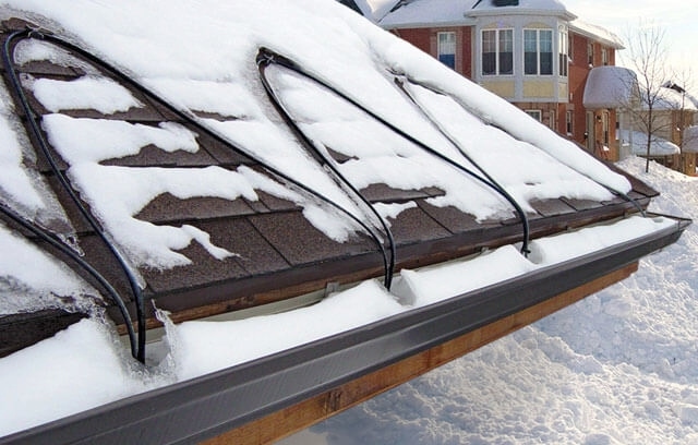 Hogyan működik a tető jégtelenítése - a fűtés fontos árnyalatai, melyik rendszer jobb választani
