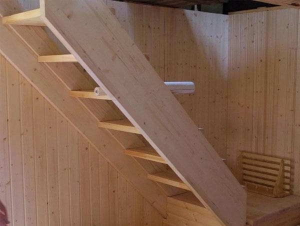 Lépcsők a padlásra - típusok, telepítési szabályok saját kezűleg