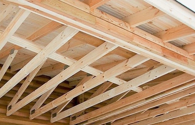 Hogyan készítsünk tetőt a ház bővítésén - szabályok és módszerek az egyállásos és törött tetőre