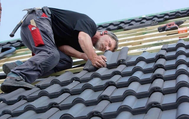 Mi a jobb, hogy fedezze a tető a ház - az előnyök és hátrányok a tetőfedő anyagok