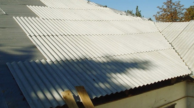 Hogyan kell helyesen feküdt pala a tetőn – funkciók telepítése