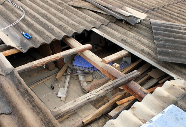 Hogyan kell javítani a tető egy magánház – javítási lehetőségek különböző tetőfedő anyagokhoz