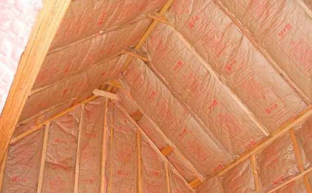 Hogyan szigeteljük a szauna tetejét - a tető szigetelőanyagának kiválasztása és saját kezűleg történő telepítése