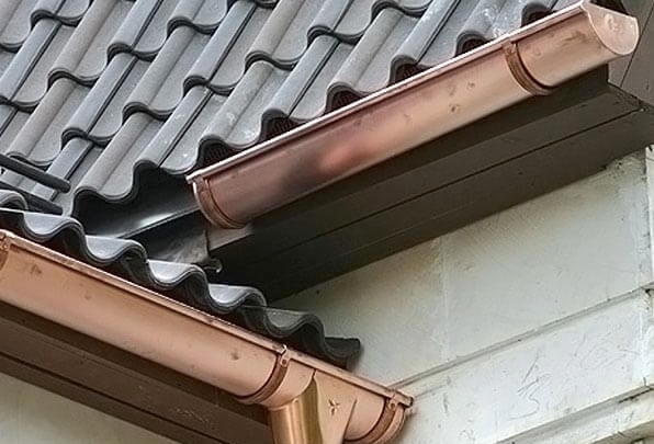 A tető aljzatok felszerelése