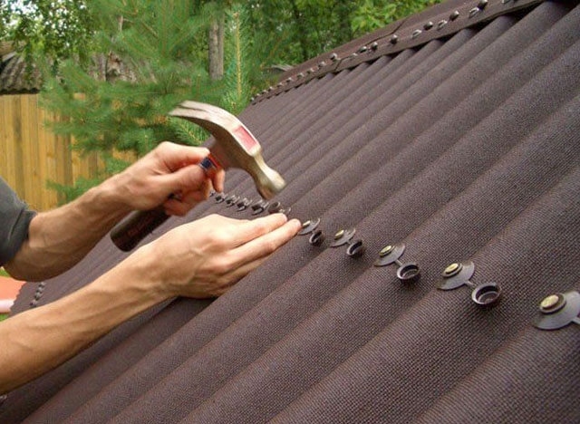 Ondulin vagy hullámlemez - mi a jobb a tető, összehasonlítása az anyagi paraméterek és jellemzők