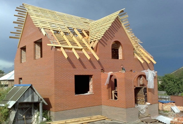 Tetőfedési technológia – tetőtípusok, tetőfedő anyagok, beépítési szabályok