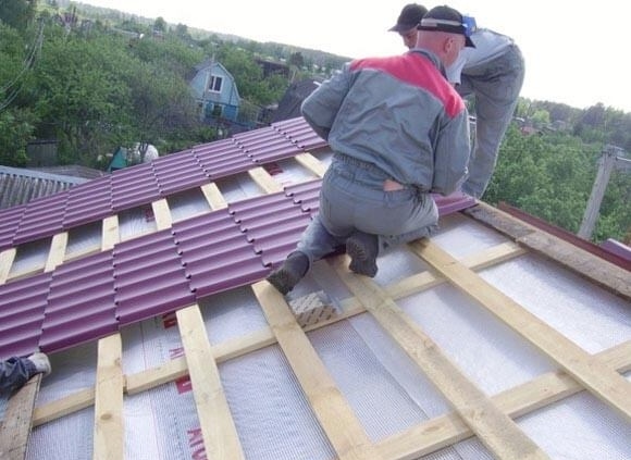 Hogyan kell rögzíteni csempe a tetőre