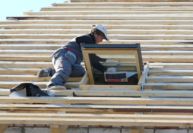 A tetőablakok beépítése a tetőbe - a saját kezű beépítés sorrendje