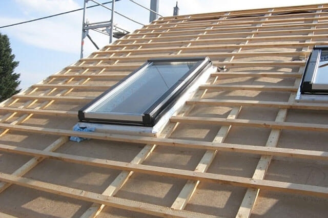 A tetőablakok beépítése a tetőbe - a saját kezű beépítés sorrendje