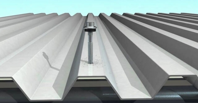 Hogyan kell rögzíteni a profilozott lemezeket a tetőn -fektetési szabályok és rögzítő csavarok