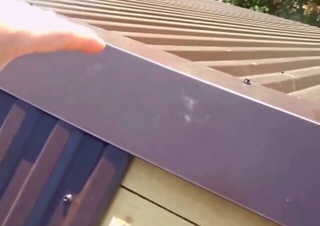 Hogyan kell telepíteni egy gerincet egy hullámlemezből készült tetőn