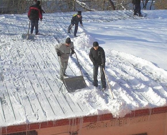 A hó eltávolítása a tetőről, a hófelhalmozódás veszélyei