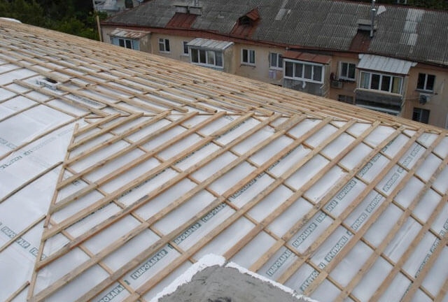 Hogyan kell telepíteni tető vízszigetelés otthon - típusú vízszigetelő anyagok, funkciók telepítése
