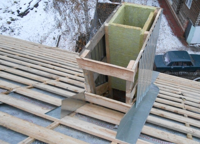 Hogyan kerüljük meg a csövet a hullámlemezzel ellátott tetőn - burkolat és kerülő lehetőségek