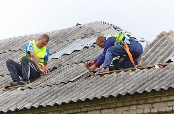 Hogyan kell javítani egy nyári ház tetejét