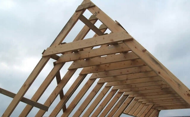 Tervezése a szarufa rendszer egy dupla állású tető – áttekintés a tervezés és az összetevők, utasításokat a telepítés saját kezűleg