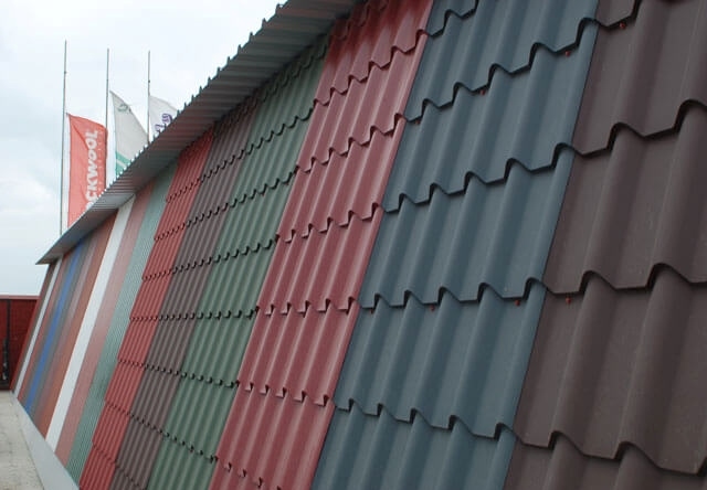 Milyen színekben kaphatók a fém tetőcserepek – színsémák