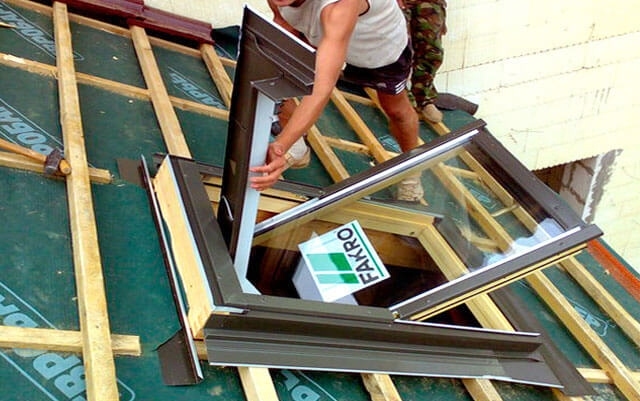 A tetőablak saját kezűleg történő telepítése - lépésről lépésre útmutató a ház tetején történő beépítéshez