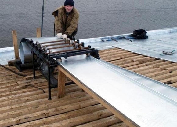 Állóvarratos tetőfedő szerszám - felszerelés a varrat saját kezű elkészítéséhez és felszereléséhez
