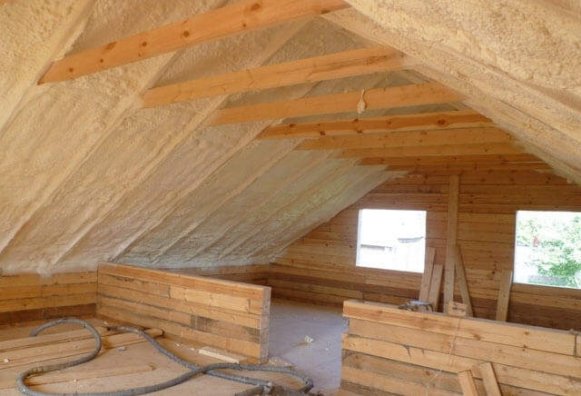 Hogyan melegszik a tető, az anyagok kiválasztása a ferde tető és lapos tető