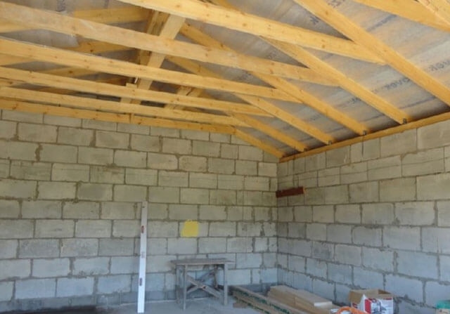 Hogyan készítsünk egy egyosztatú tető egy garázsban - szabályok és sorrendben telepítés