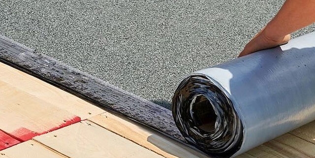 Hogyan kell aszfaltfilcet fektetni lapos tetőre és ferde tetőre?