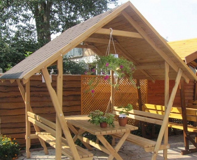 Hogyan építsünk egy pergolát dupla tetővel – Az építés előnyei és az összeszerelés sorrendje