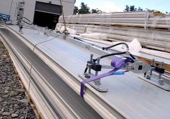 Szendvicspanel tetőszerkezetek beépítése - technológia