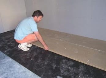 Lehetséges-e kerámia csempék lerakása a padlóra DSP-n, a technológia és a munkafázisok