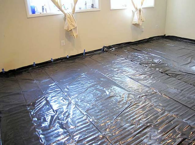 A laminált padló lerakása egy lakásban: lépésről lépésre