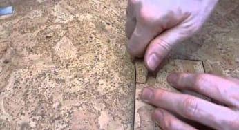 Tippek a hagyományos parafa padló javításához és a sérülések megelőzéséhez