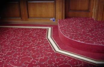 Amit tudnia kell a szőnyeg kiválasztásakor a folyosón, a bevonat követelményei