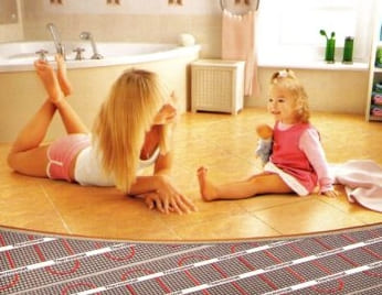 Mi lesz jobb a ház fűtéséhez: padlófűtés vagy meleg padlólap?