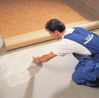 A farostlemez padlóra fektetésének technológiája linóleum alatt, az anyag nedvesség elleni védelme
