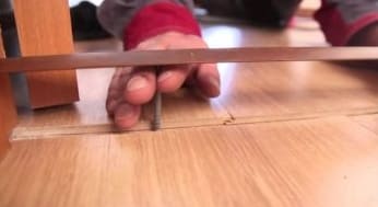 Öntapadó laminált küszöbök használata - a padlóburkolat esztétikája
