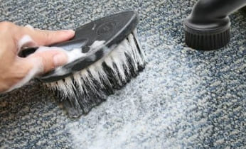 Hatékony módszerek a körömlakk eltávolítására a szőnyegekről