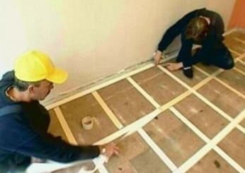 Hogyan kell megfelelően fektetni a szőnyeget egy fapadlóra, a fő módszerek