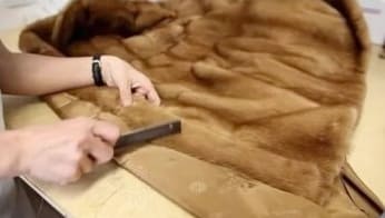 Hogyan varrjunk szőnyeget báránybőr kabátból: bolyhok helyreállítása, vágás és varrás
