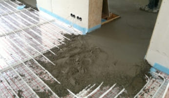 Melyiket jobb használni: beton esztrich vagy önterülő padló