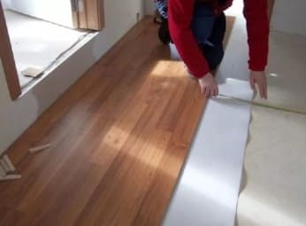 A laminált padló önálló telepítése Hruscsovban, lépésről lépésre